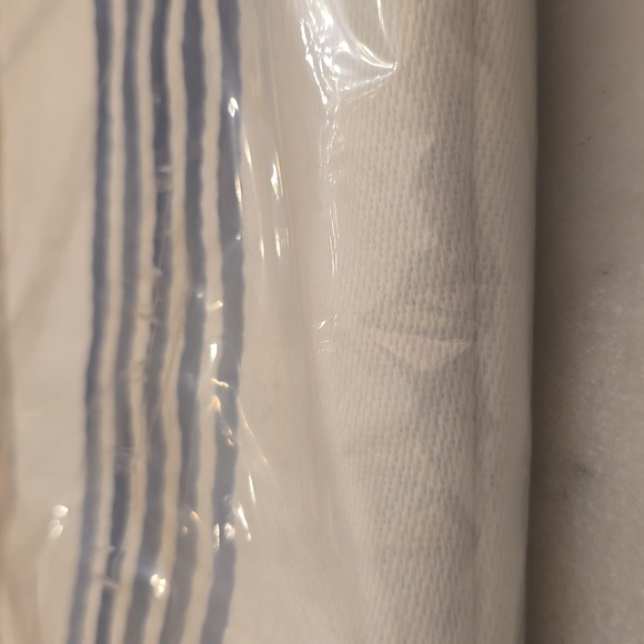 New In Package Crate & Barell Stripe Oven Mitt - Picture 5 of 5